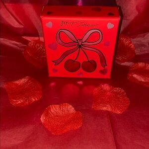 Betsey Johnson “Luv U, Be Mine” Heart Earrings w/ Gift 🎁 box